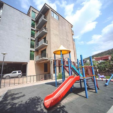 Apartamento Under The Mountain Tiflis Exterior foto