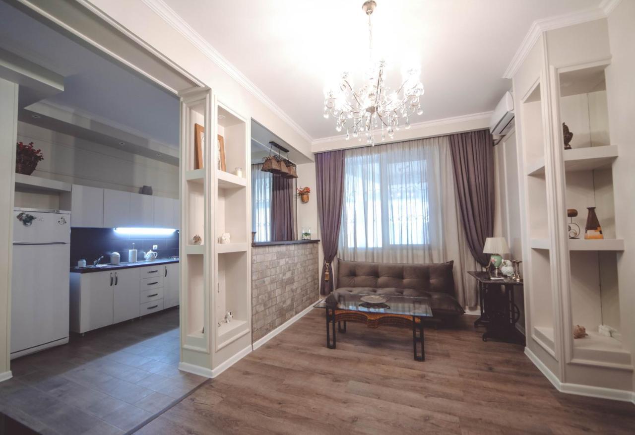 Apartamento Under The Mountain Tiflis Exterior foto