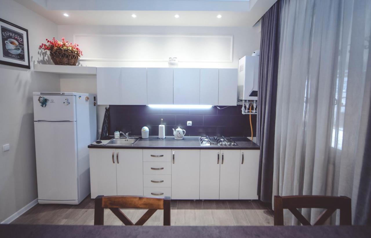 Apartamento Under The Mountain Tiflis Exterior foto